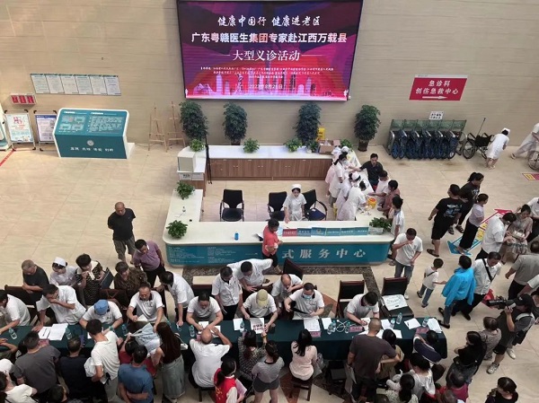 健康中國(guó)行，健康進(jìn)老區(qū)——廣東粵贛醫(yī)生集團(tuán)專(zhuān)家在我院開(kāi)展大型義診活動(dòng)